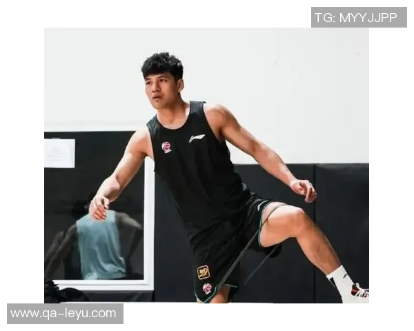 管子煜在对阵马刺的比赛中展现出突破勇气展现出优秀比赛气质